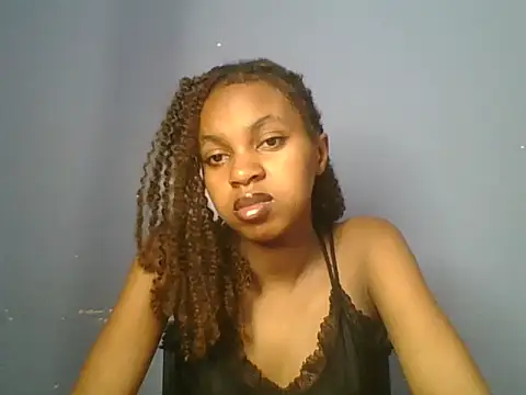Sweet-creme's Live XXX Chat