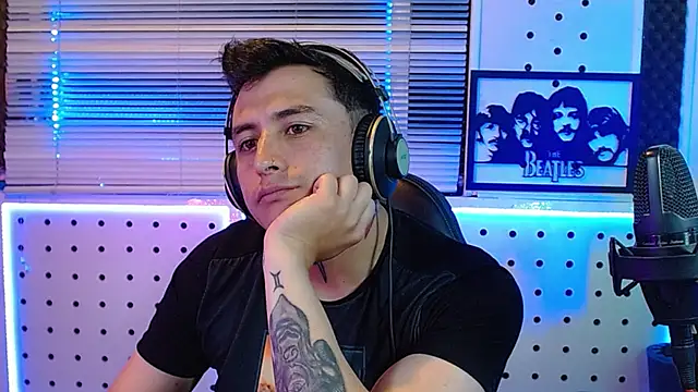 XXX chat uživo modela Godofcumxxx