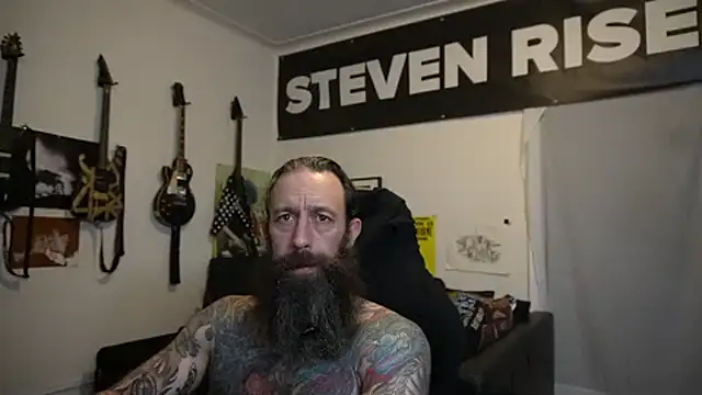Chat +18 de StevenRiseNYC ao vivo