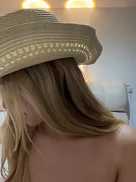 mia_curry Adlı Modelin Canlı XXX Sohbeti