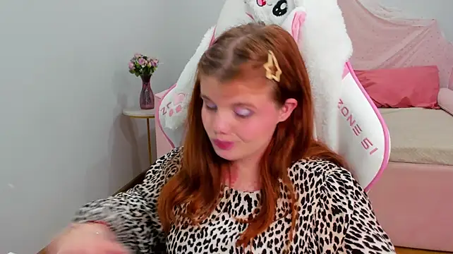 Chatroom XXX en direct de ChloeHalses