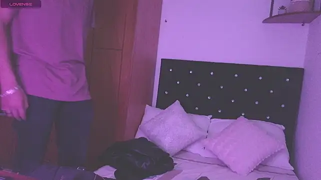 Twink_Dennis Live XXX-chat