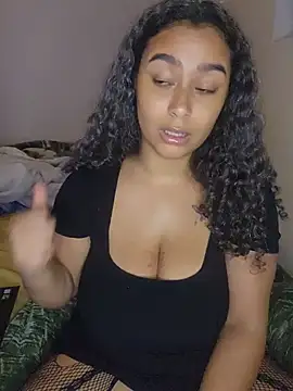 צ'אט XXX בשידור חי של cinnaminnie
