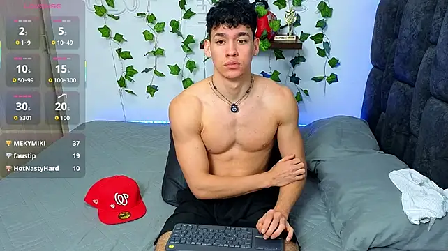 Онлайн чат XXX Luke_Muscle