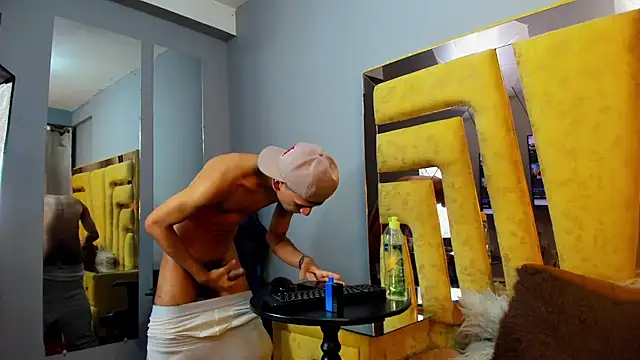 EstebanValdezs' Live XXX Chat