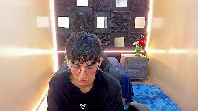 ElanGiraldo's Live XXX Chat