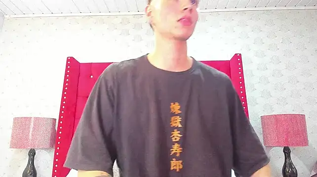 Chatroom XXX en direct de NickWild