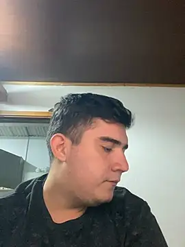Chatroom XXX en direct de camilo_white2