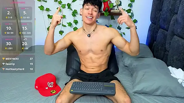 צ'אט XXX בשידור חי של Luke_Muscle