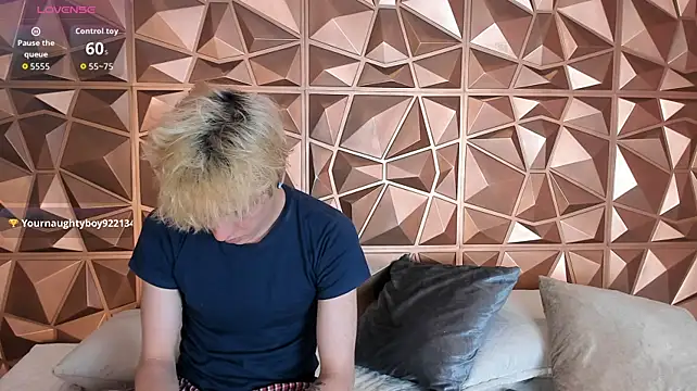 צ'אט XXX בשידור חי של DannyParker_