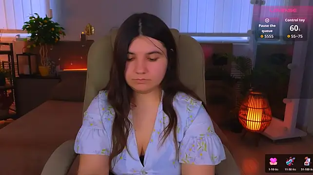Viola__Shy Adlı Modelin Canlı XXX Sohbeti