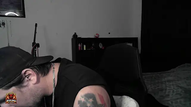 צ'אט XXX בשידור חי של DevilPup75_