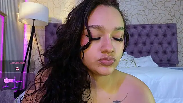 EMILYY_FOXY Live XXX-Chat