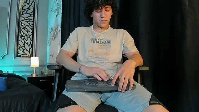Chat XXX en directo de adrian_black86306