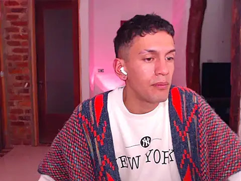 Show modela haroldxilva na web-kameri
