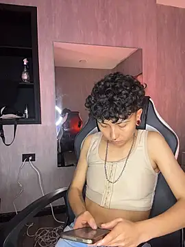 צ'אט XXX בשידור חי של ian_mathias_