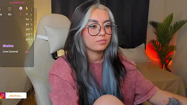 dakottaa_'s Live XXX Chat