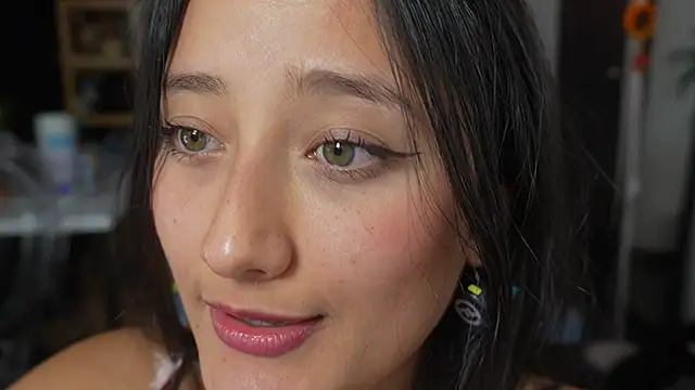 Hinata_21_'s Live XXX Chat