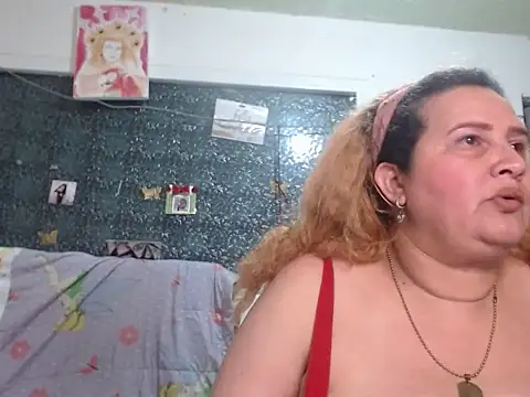 Perla1981-- Live XXX-Chat