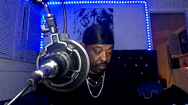 Онлайн чат XXX BigDaddyDy
