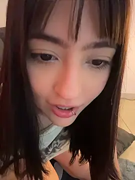 Hinata_3 Chat XXX in diretta