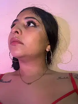 Rouus-wet Adlı Modelin Canlı XXX Sohbeti