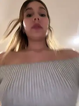 XXX chat uživo modela Nikii__