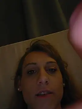 Bellaa25 élő XXX-chatje