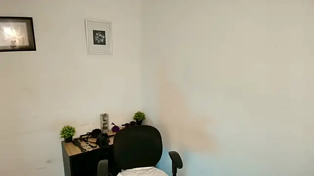 Chat +18 de Jade_Agliyah_ ao vivo