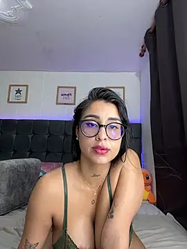 lovely_violet13 Adlı Modelin Canlı XXX Sohbeti
