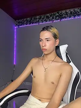 LarryCraft Chat XXX live