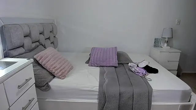 Camilaa_bueno's Live XXX Chat