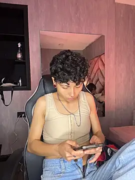ian_mathias_'s Live XXX Chat