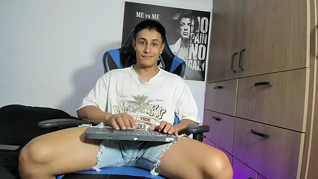 XXX chat uživo modela monroe__