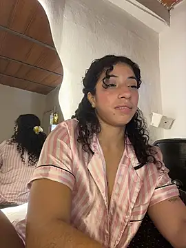 Miily_0 – Naživo XXX chat