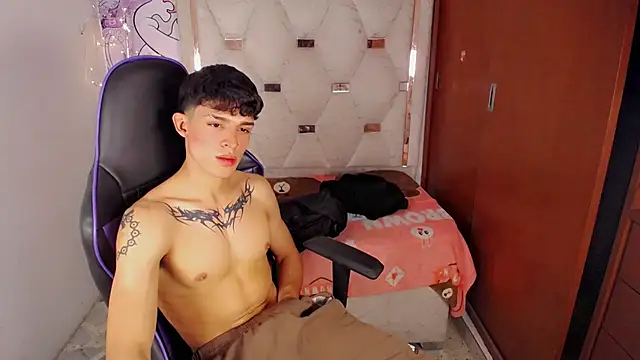 Liom_Gym Pertunjukan Webcam
