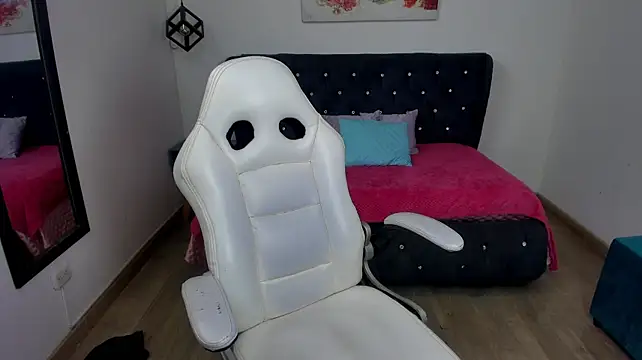 Issaa_Tyler Live XXX-chat