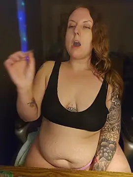 TattedMamaXOXO Adlı Modelin Canlı XXX Sohbeti