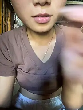 Emmi_cute9x's Live XXX Chat