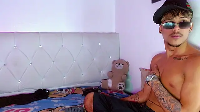 Angel_foxc13 élő XXX-chatje
