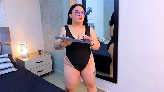 XXX chat uživo modela VelmaHarper
