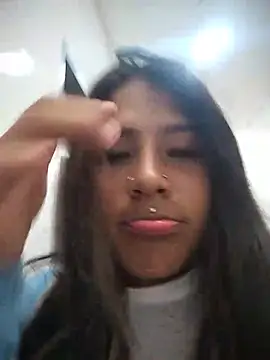 SQUIRTKITTY_ – Naživo XXX chat