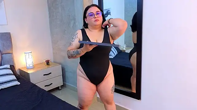 XXX chat uživo modela VelmaHarper
