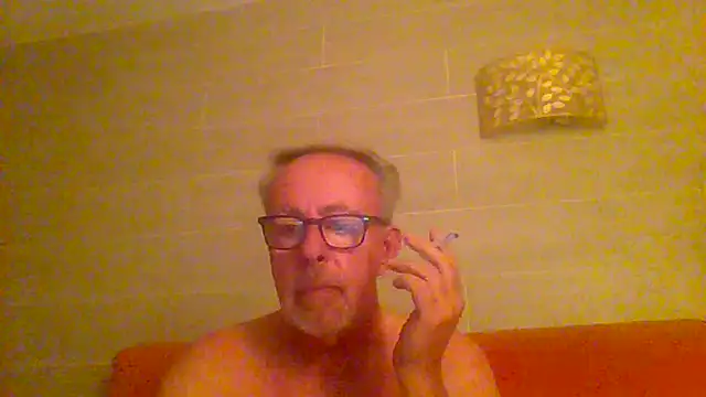 צ'אט XXX בשידור חי של tuggy59