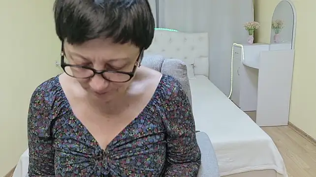 EmilyL0ve's Live XXX Chat
