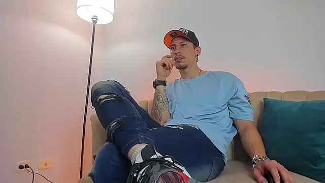 Valentino_Boss_ Adlı Modelin Canlı XXX Sohbeti