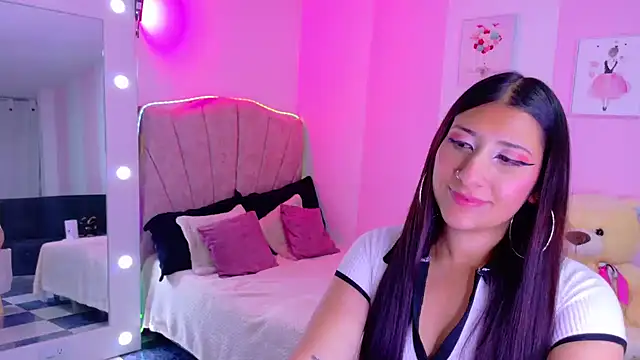 Sara_Blum Adlı Modelin Canlı XXX Sohbeti