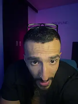 צ'אט XXX בשידור חי של Simon_trujillo