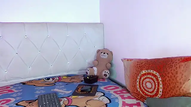 Angel_foxc13 élő XXX-chatje