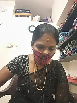Tamil_Yalini12 Adlı Modelin Canlı XXX Sohbeti